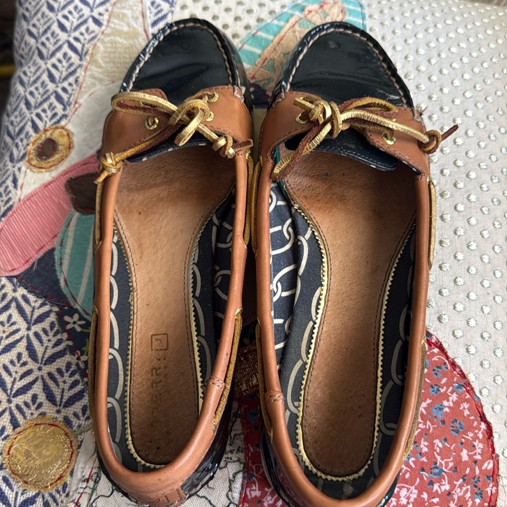 SPERRY Top Sider Boat Shoes, Black Patent Leather with Tan Leather Trim, Size 8